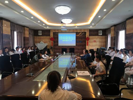 实习的46名学生举行了座谈会,医院临床教学部主任胡基粮,副主任姚启坤